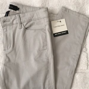 NWT. Calvin Klein mid rise skinny jeans
